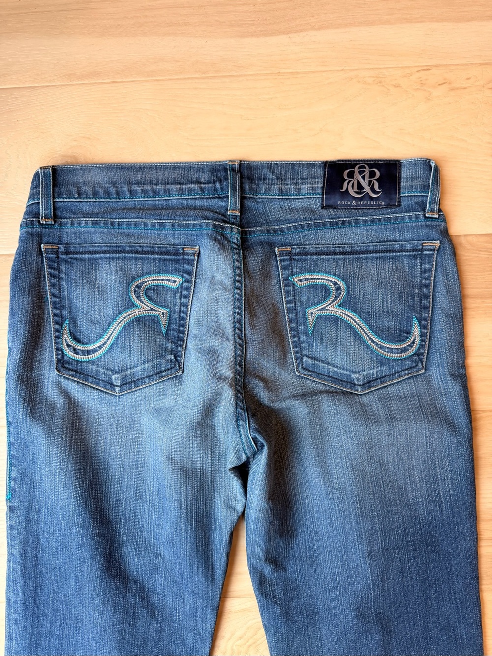 Rock & Republic Low-Rise Flare Bootcut Jeans Turquoise Logo Embroidery Womans 30